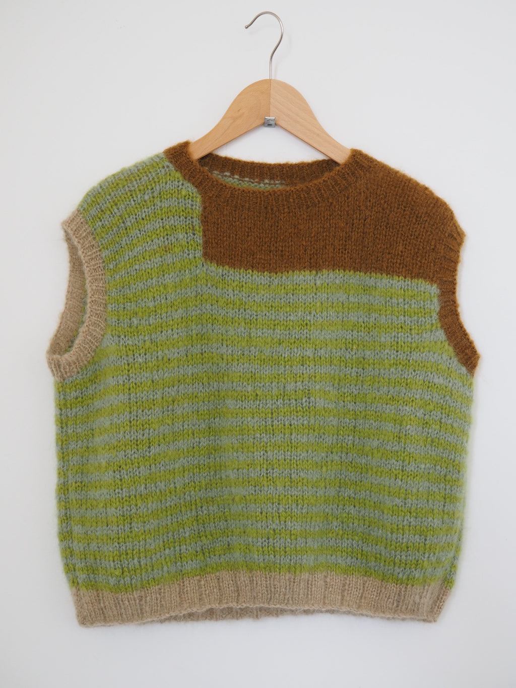 Hand knit vest - Wild wheat