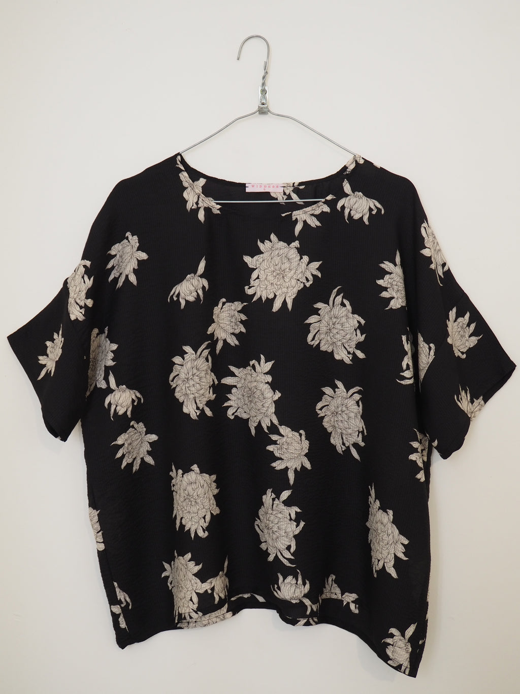 Scout Top - Black Chrysants