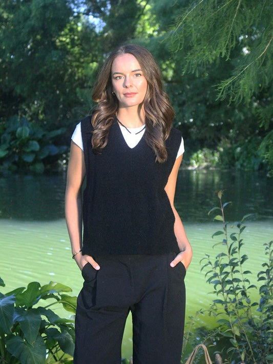 V-neck Vest - Black