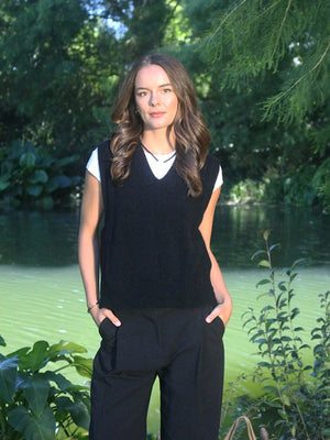 V-neck Vest - Black