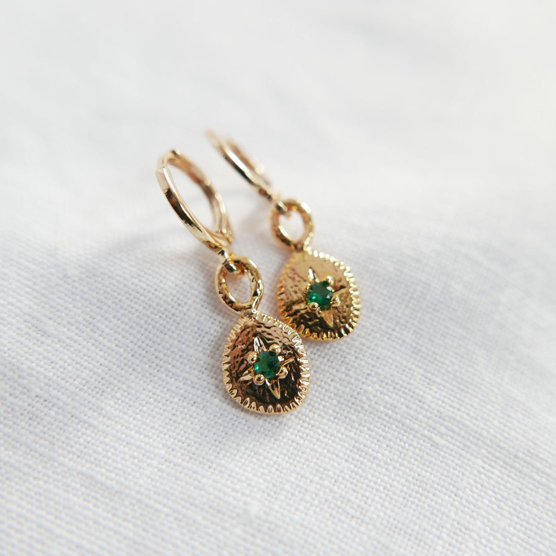 Sun charm earrings - Forest green