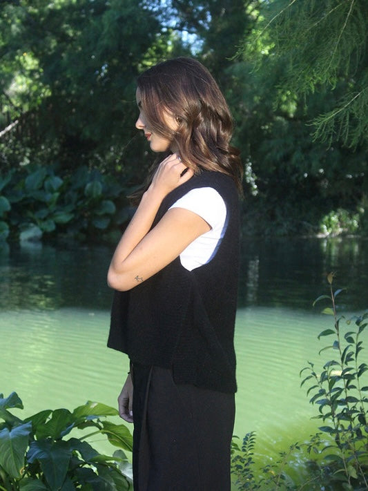 V-neck Vest - Black